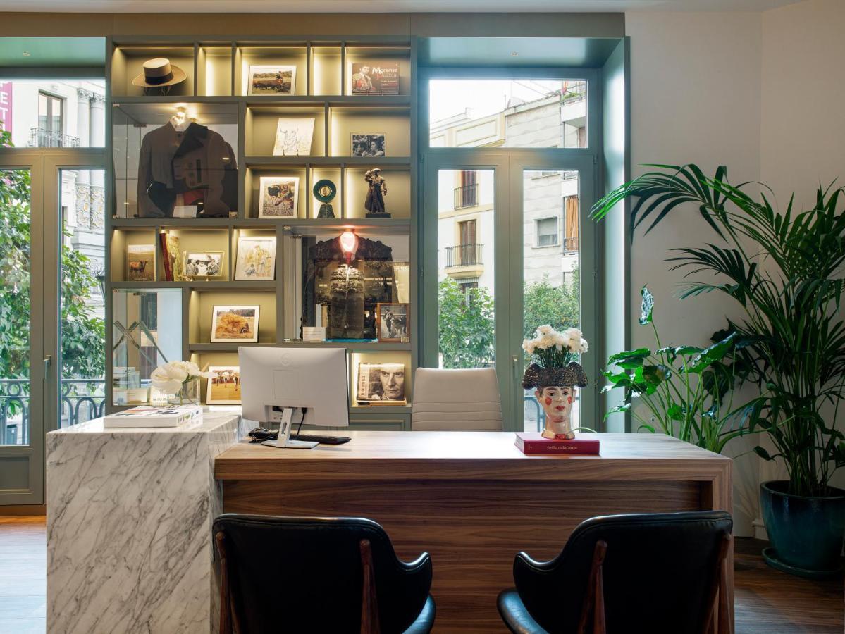 فندق كولون جران ميليا إشبيلية المظهر الخارجي الصورة The Concierge Desk at the Mandarin Oriental, Paris