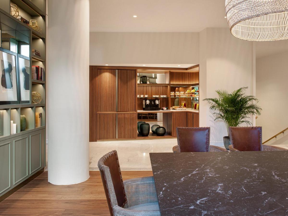 فندق كولون جران ميليا إشبيلية المظهر الخارجي الصورة Interior of a house