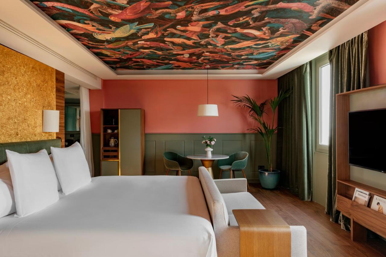فندق كولون جران ميليا إشبيلية المظهر الخارجي الصورة A room at the hotel