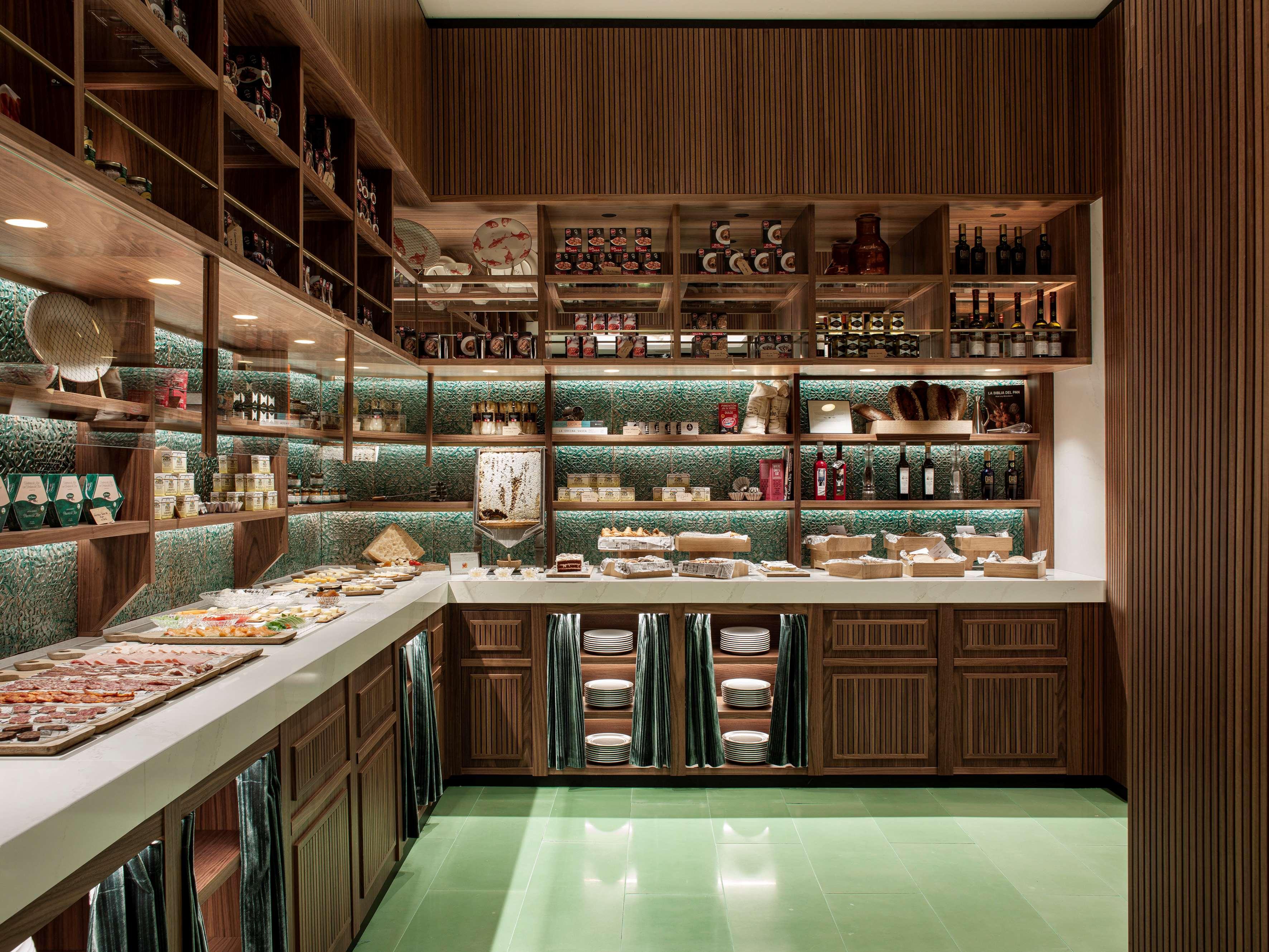 فندق كولون جران ميليا إشبيلية المظهر الخارجي الصورة The kitchen at the restaurant