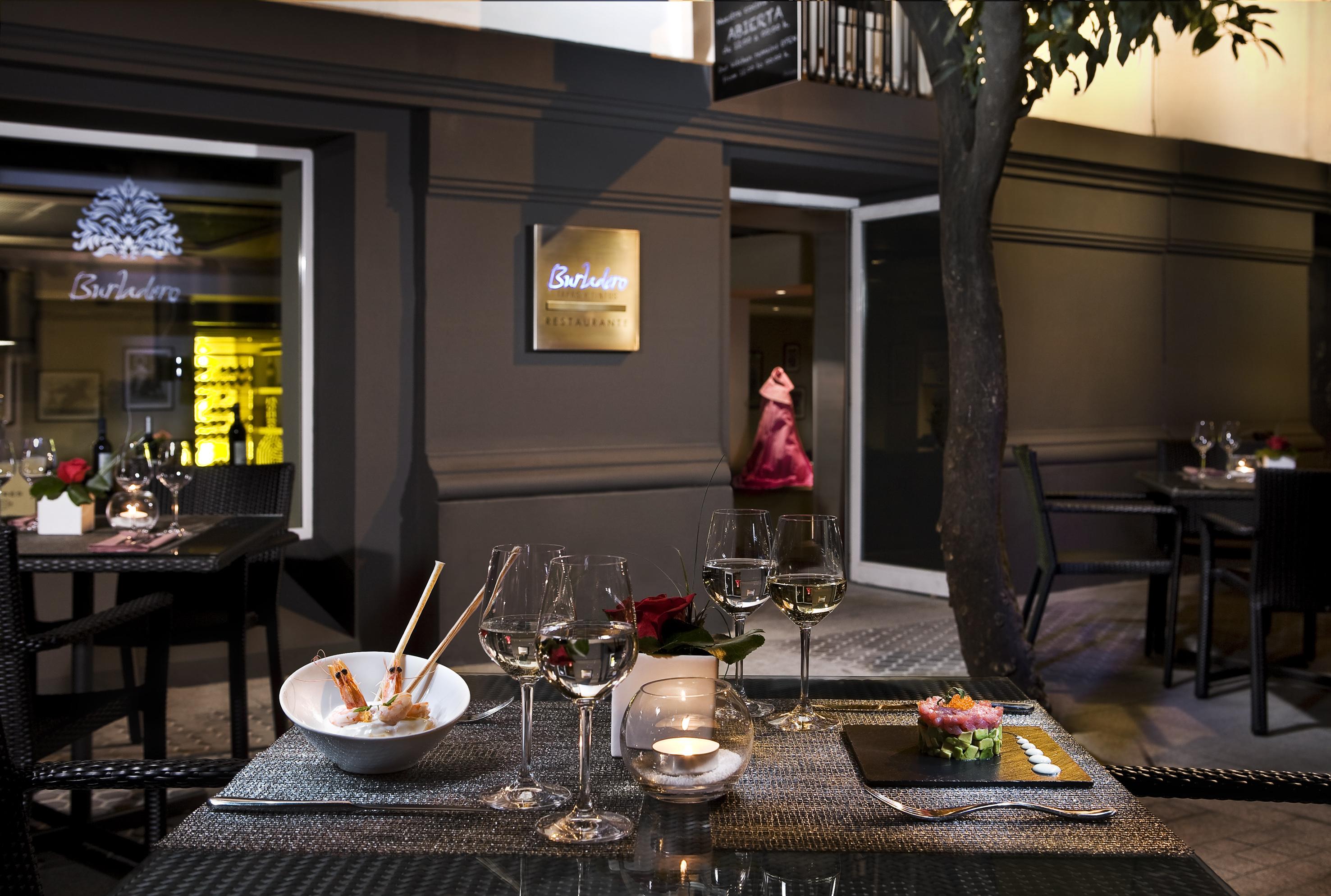 فندق كولون جران ميليا إشبيلية المظهر الخارجي الصورة The interior of the restaurant