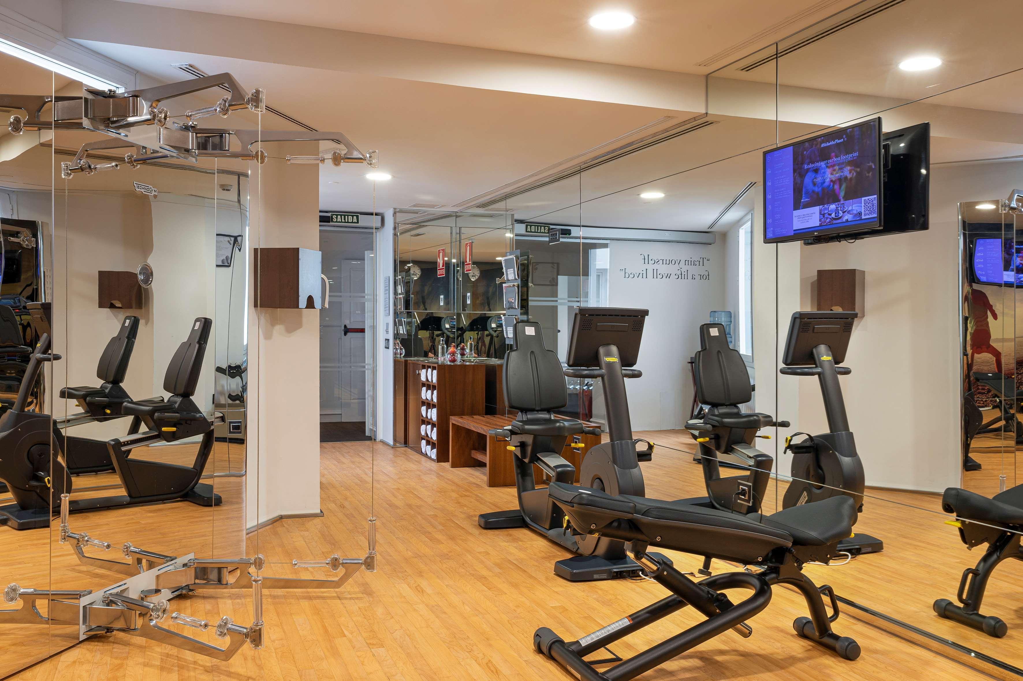 فندق كولون جران ميليا إشبيلية المظهر الخارجي الصورة The gym at the hotel