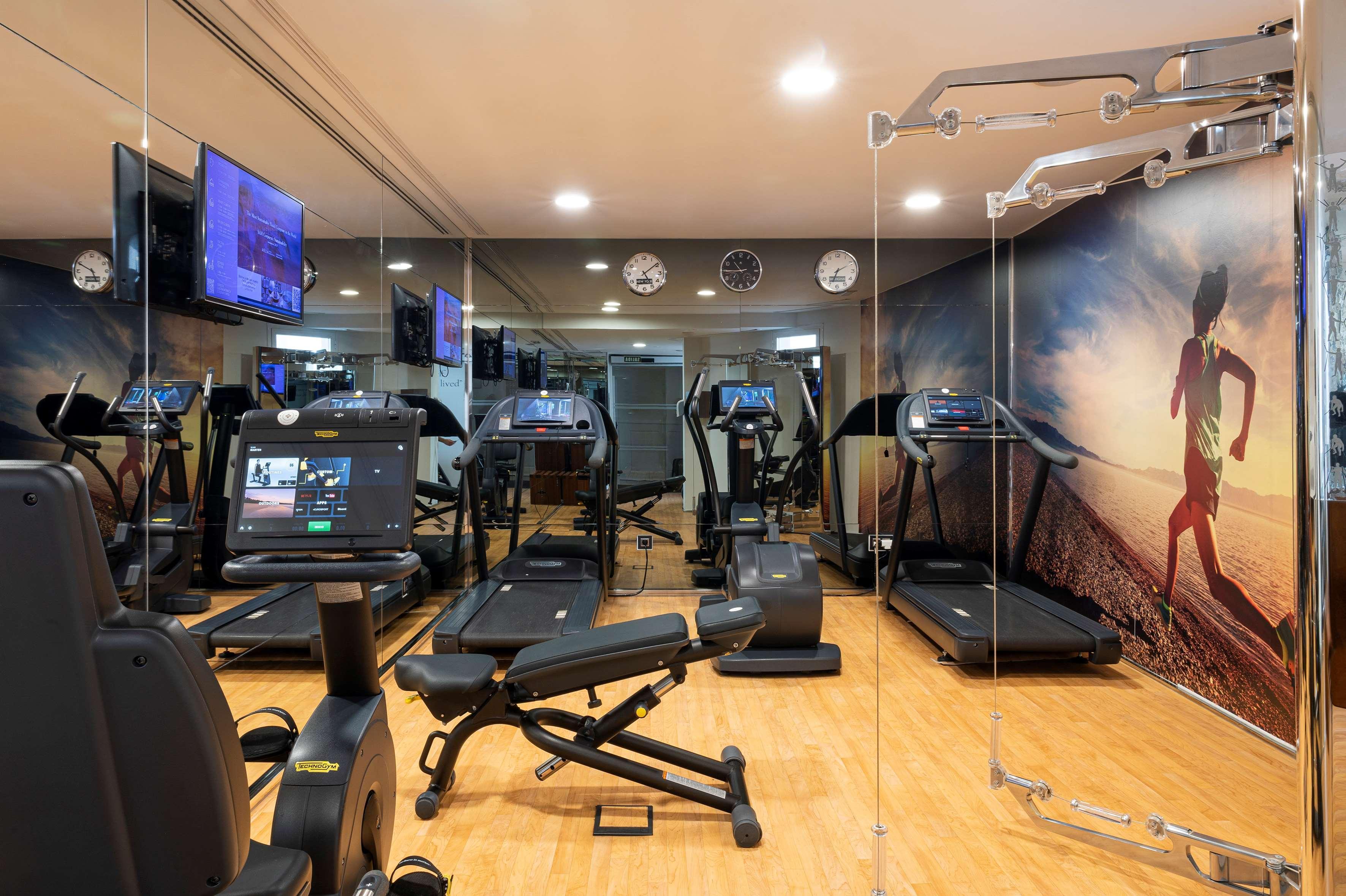 فندق كولون جران ميليا إشبيلية المظهر الخارجي الصورة The gym at the hotel